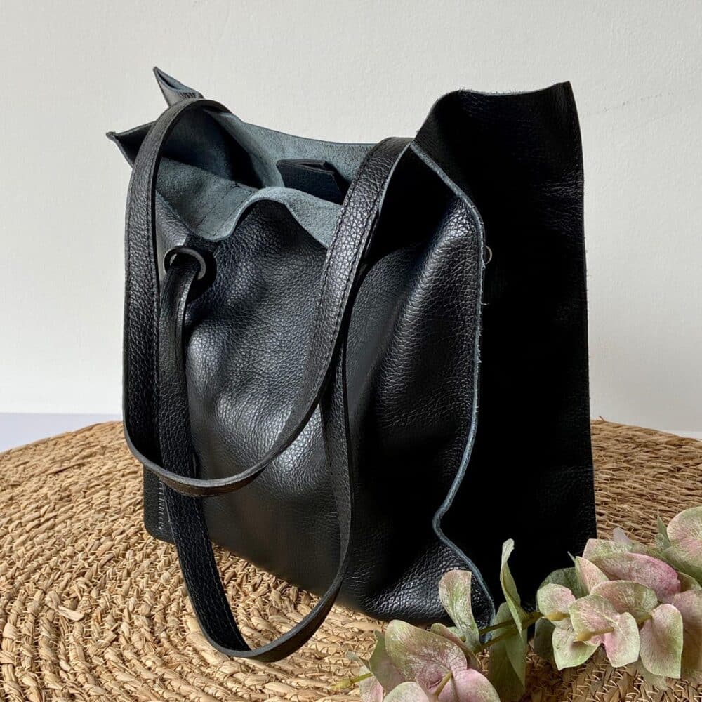 Handcrafted Black Leather Tote Bag – Minimalist and Elegant Design for Everyday Use