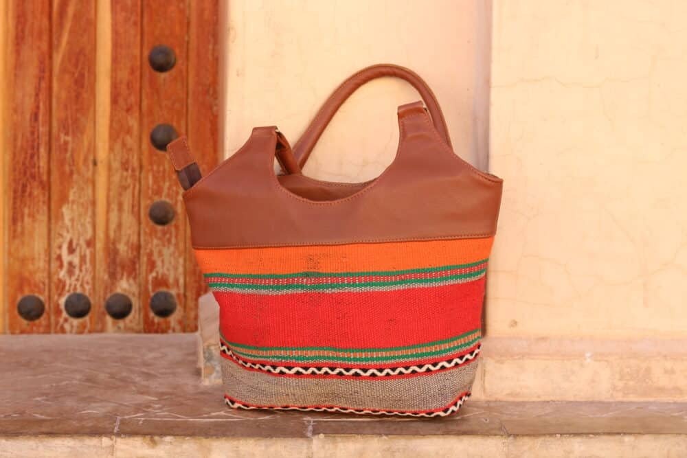 stunning leather duffle bag for travel and picnics