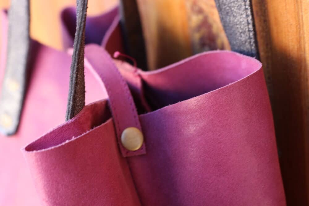 Interior compartments of the Optimal Leather Work Bag with laptop sleeve and organizer pockets