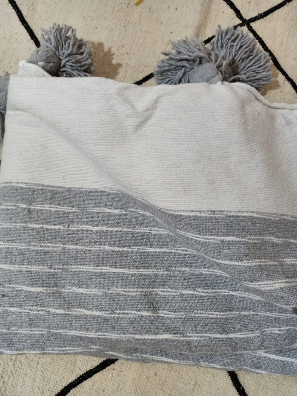 Luxurious Handwoven Bed Blanket – Comfortable & Stylish - Image 2