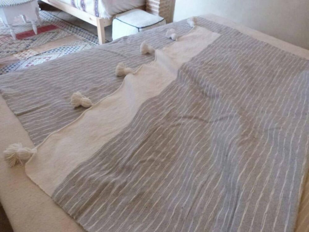 Luxurious Handwoven Bed Blanket – Comfortable & Stylish - Image 4