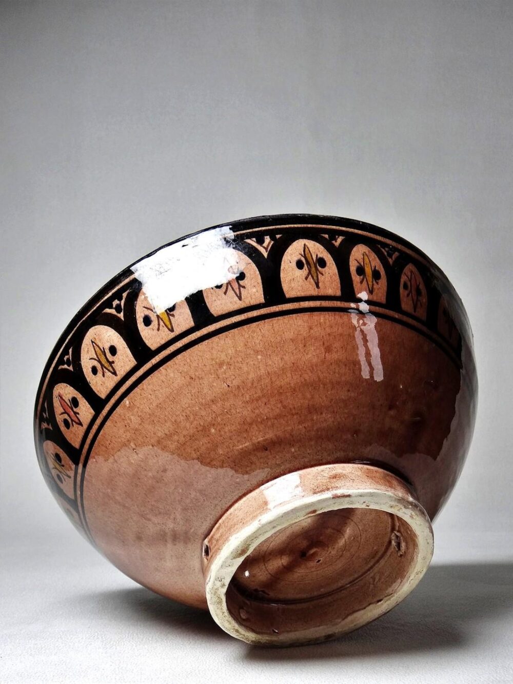 Versatile brown ceramic bowl for kitchen use